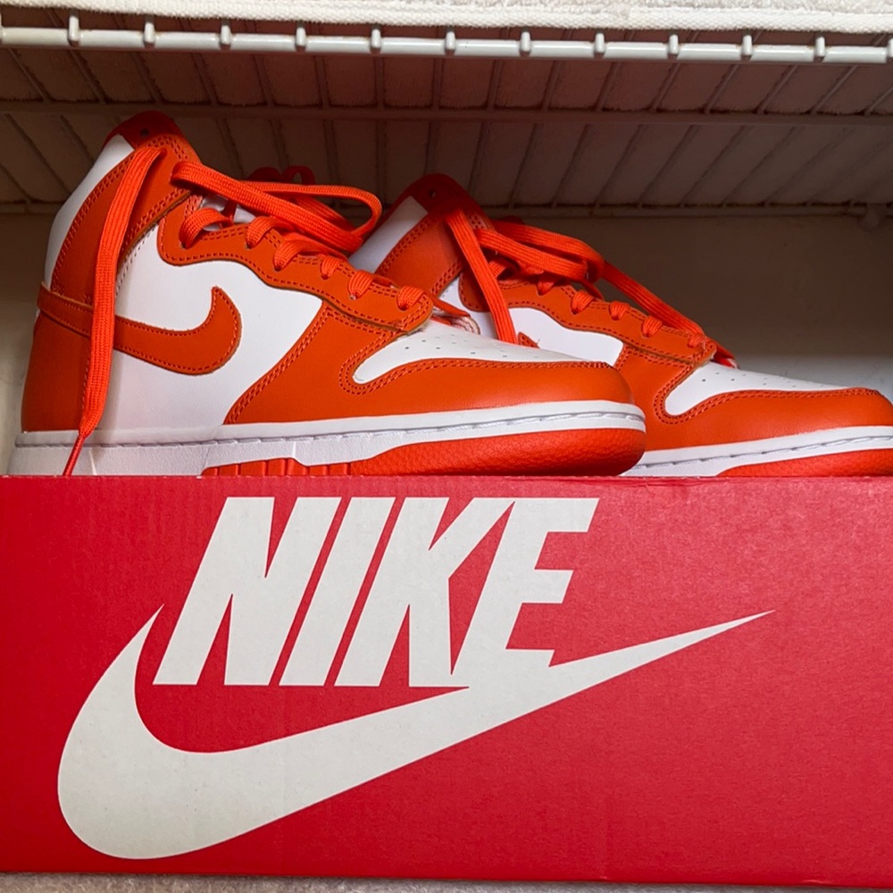 SOLD 🛑 Nike Dunk Retro 7.5 in men - Between 8.5 or 9 in women - New Never Worn